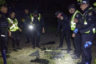 Donald Trump a en effet prévenu que son homologue russe allait riposter à l'attaque de drones lancée par Kiev le week-end dernier sur plusieurs aérodromes russes. L'attaque russe de drones a fait dans la nuit au moins cinq morts dans le nord-est de l'Ukraine. Ici, sur un site attaqué à Kharkiv. KEYSTONE/EPA/SERGEY KOZLOV
